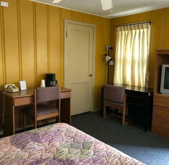 이코노미 룸, Coronado West Motel