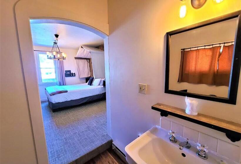 デラックスルーム, Mrs. Anderson's Lodging