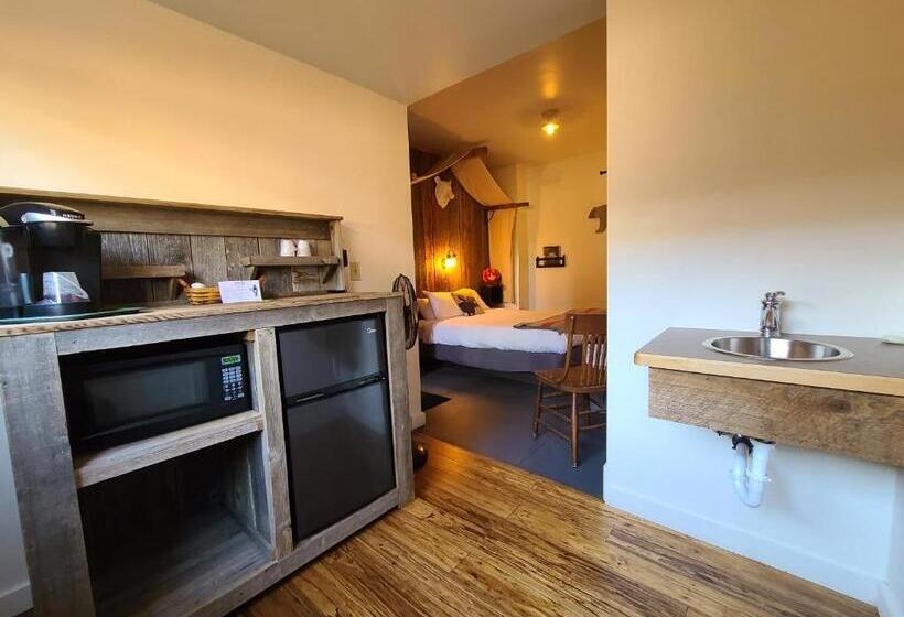 ファミリールーム, Mrs. Anderson's Lodging