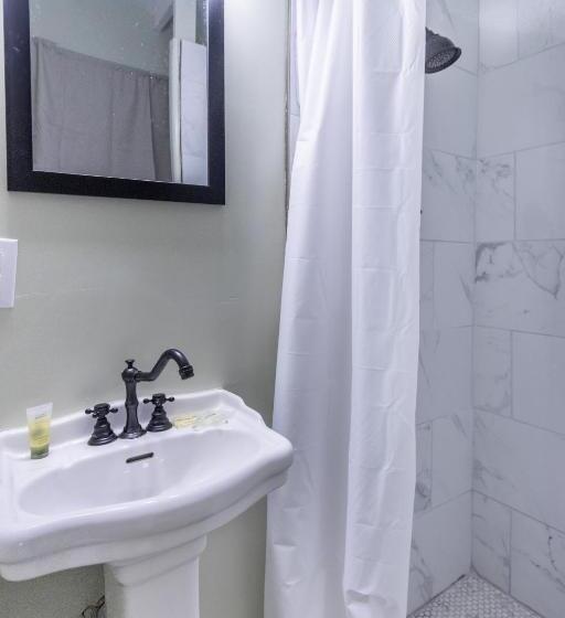 Номер Стандарт, Sagebrush Inn