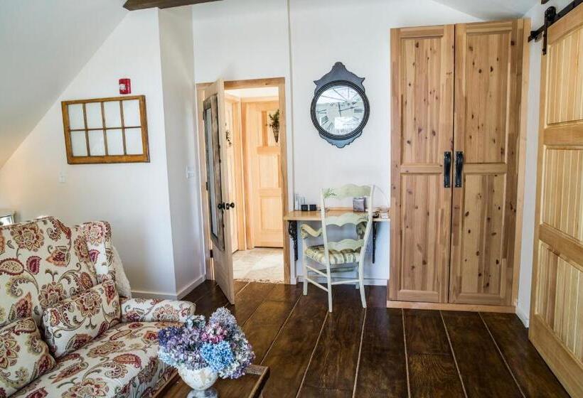 Люкс, The Connecticut River Valley Inn