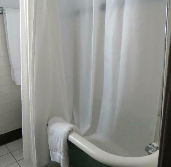 3 Bedroom Suite, The Polo Inn Bridgeport U.s.a