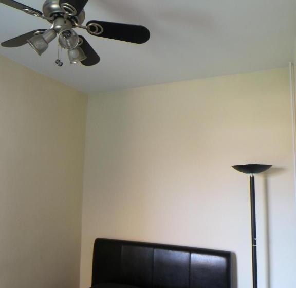 סוויטת 3 חדרי שינה, The Polo Inn Bridgeport U.s.a