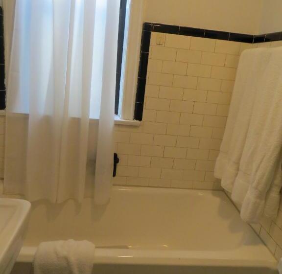 סוויטת 3 חדרי שינה, The Polo Inn Bridgeport U.s.a