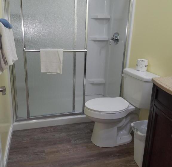 Семейный Номер, A Holiday Motel   Maggie Valley