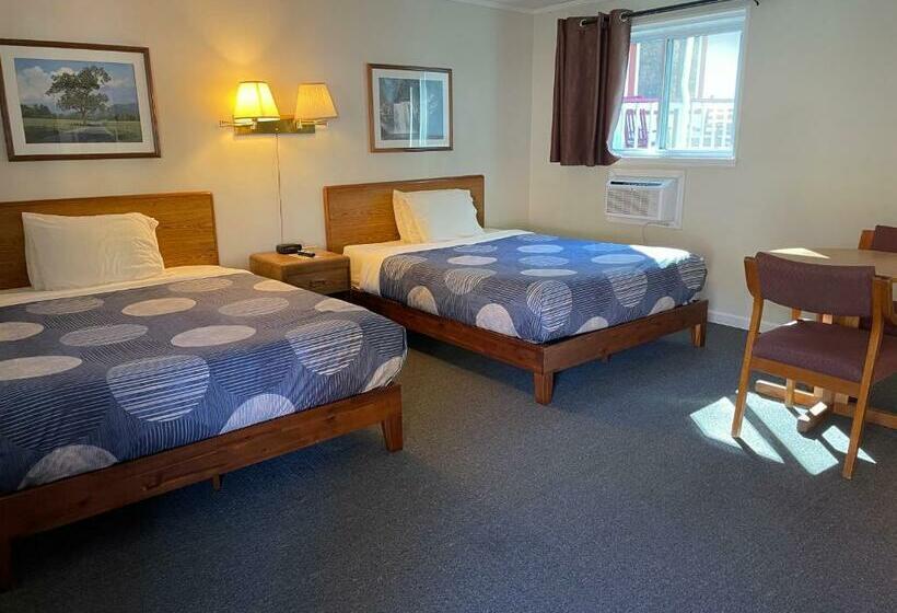 Номер Стандарт, A Holiday Motel   Maggie Valley