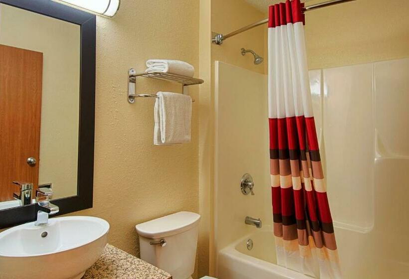 Номер Deluxe, Red Roof Inn Plus+ & Suites Malone