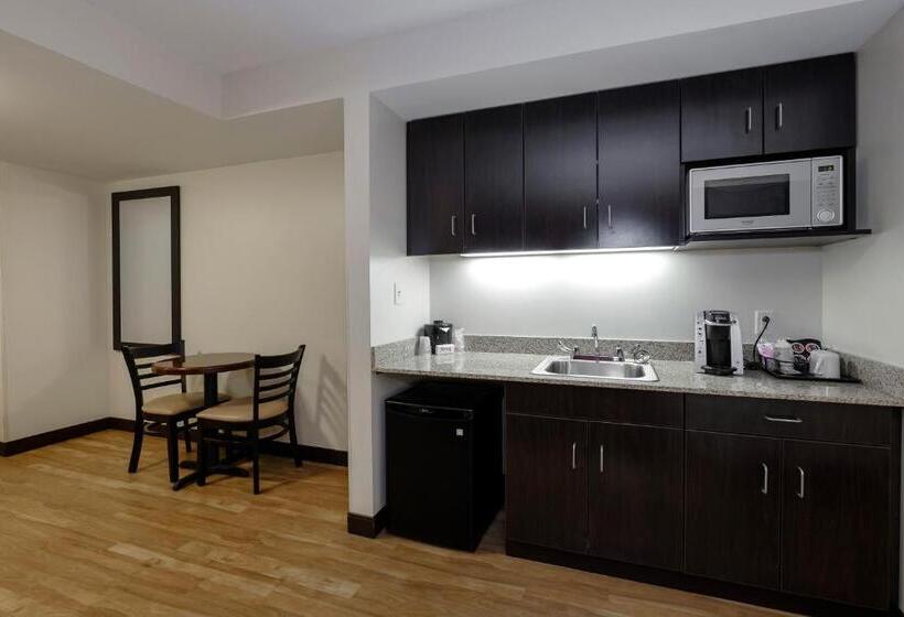 Люкс Кровать Квин, Red Roof Inn Plus+ & Suites Malone