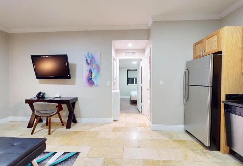 Люкс Deluxe Кровать Кинг, Nuvo Suites Hotel   Miami Doral