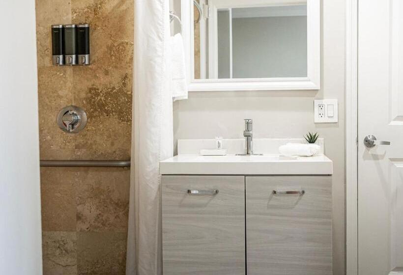 Люкс Кровать Кинг, Nuvo Suites Hotel   Miami Doral