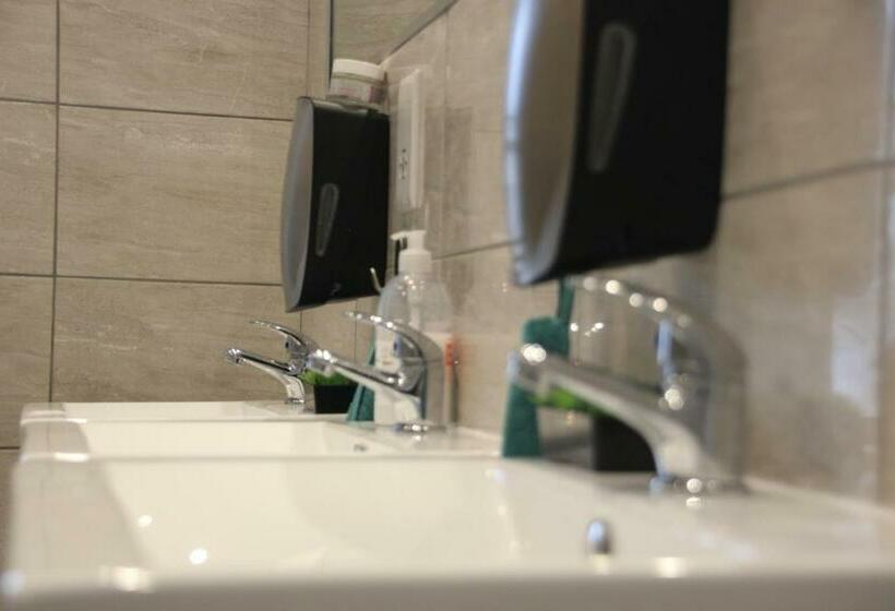 Quarto Estandar Banheiro Compartilhado, Onefam  Notting Hill