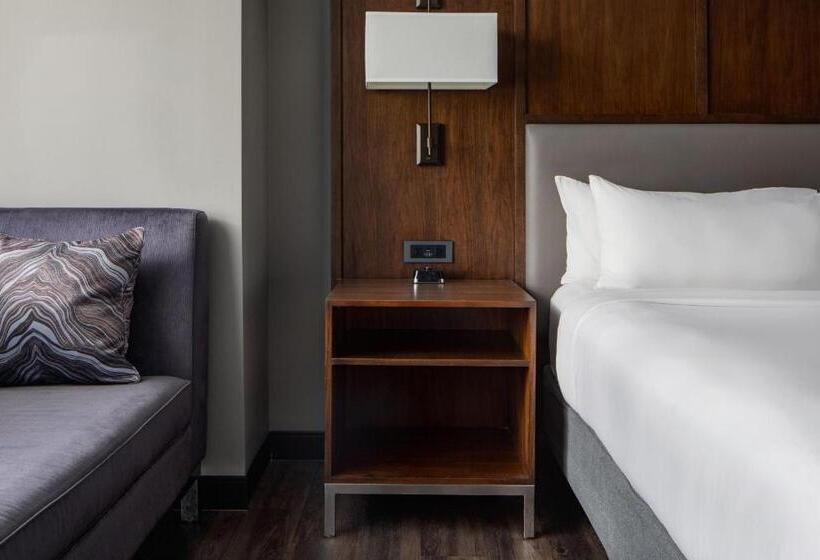 חדר סטנדרט עם מיטת קינג, Omaha Marriott Downtown At The Capitol District