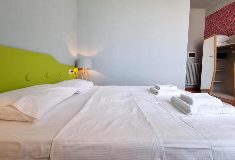 اتاق راحتی سه تخته, Locanda Al Volo Tor Bandena
