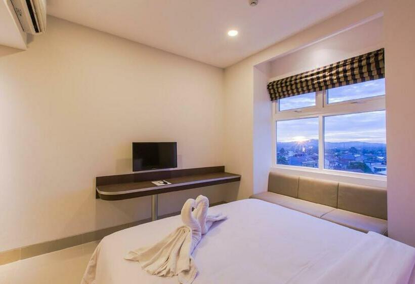 Номер Deluxe, Sparks Odeon Sukabumi   Artotel Curated