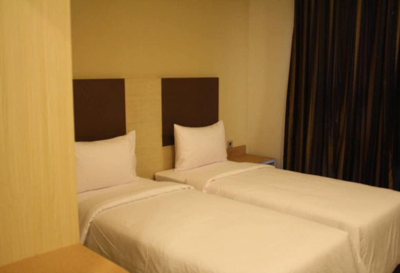 Номер Superior, Sparks Odeon Sukabumi   Artotel Curated