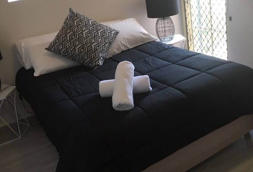 آپارتمان خانوادگی, Sea Breeze On Main Beach