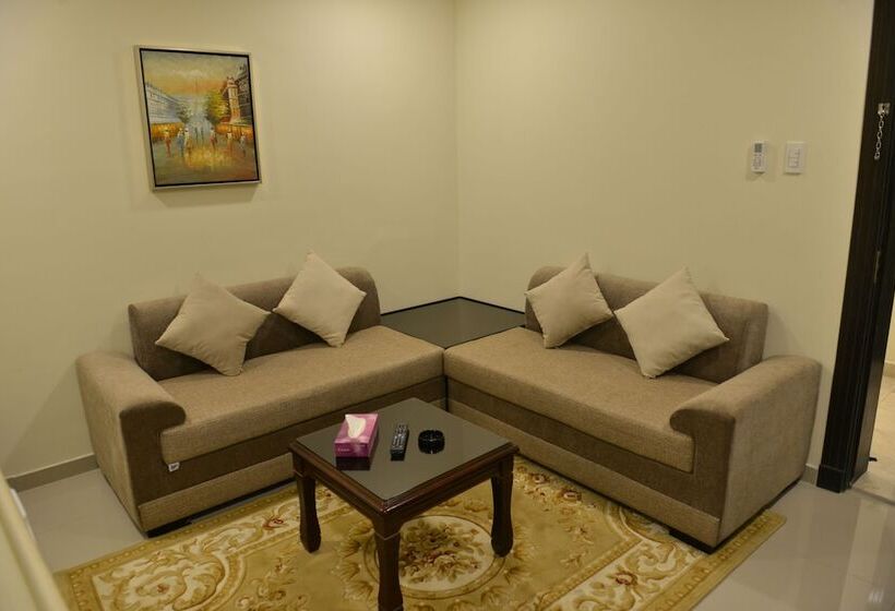 Люкс, The First Tower Hotel Apartment