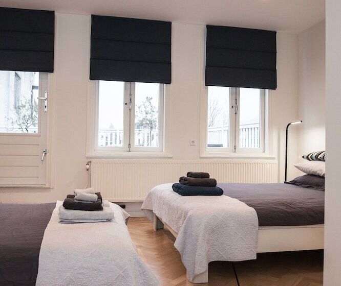 Четырехместный Номер Deluxe, Kuwadro Guesthouse Centrum