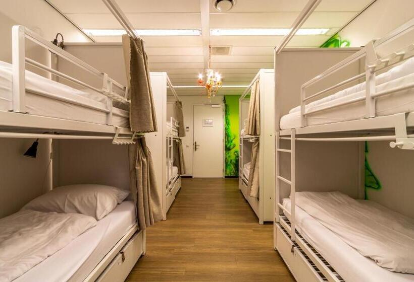 מיטה בחדר משותף, Hostelle   Women Only Hostel Amsterdam