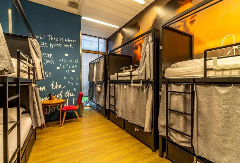 מיטה בחדר משותף, Hostelle   Women Only Hostel Amsterdam