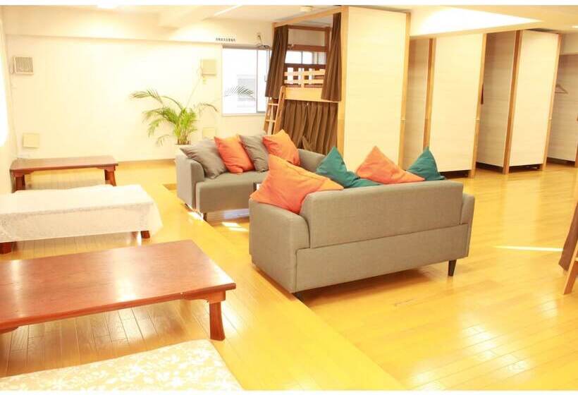 Кровать в Общей Комнате, T And K Hostel Kobe Sannomiya East