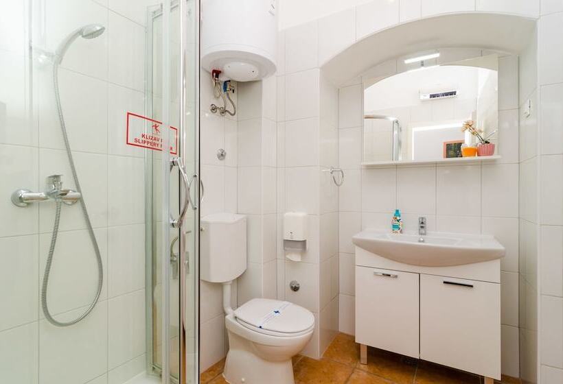 Номер Стандарт Вид на Город, Rooms Tezoro