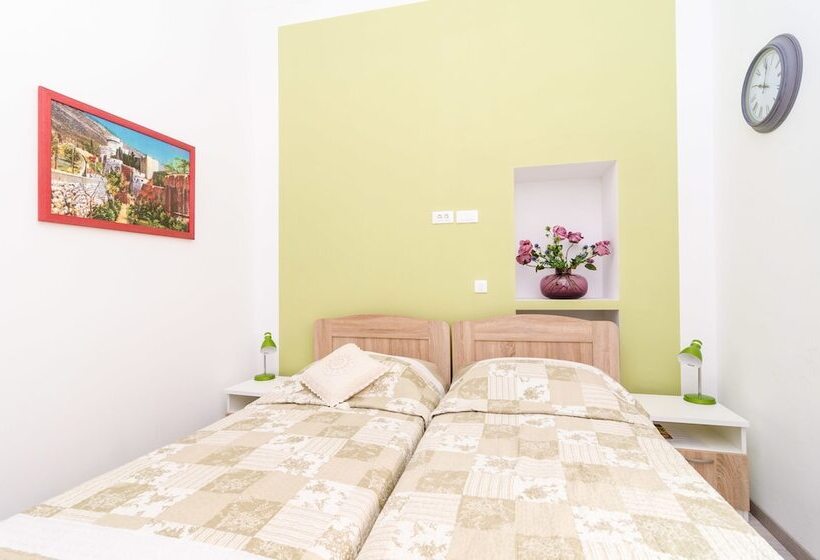 Номер Стандарт Вид на Город, Rooms Tezoro