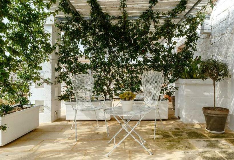جناح جونيور, Nina Trulli Resort
