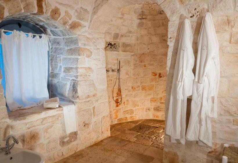 جناح جونيور, Nina Trulli Resort