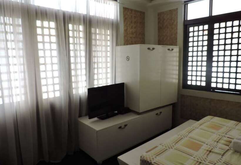 Deluxe Rum, Orange Mangrove Pension House