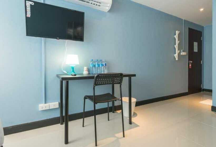 Quarto Quádruplo Estandar, The Little Pig Sukhumvit