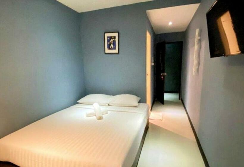 Quarto Estandar, The Little Pig Sukhumvit