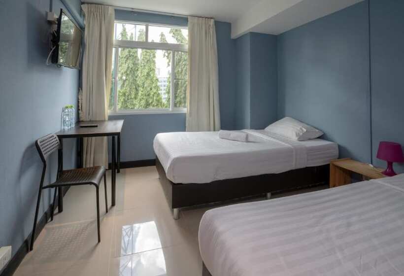 Quarto Triplo Estandar, The Little Pig Sukhumvit