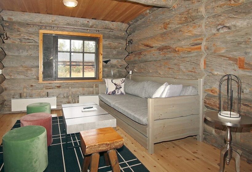 Четырехместный номер эконом класса с общей ванной комнатой, Kuukkeli Log Houses Porakka Inn