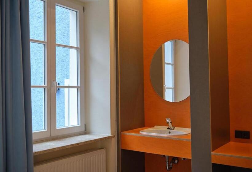 اتاق استاندارد با سرویس بهداشتی مشترک, Youth Hostel Larochette
