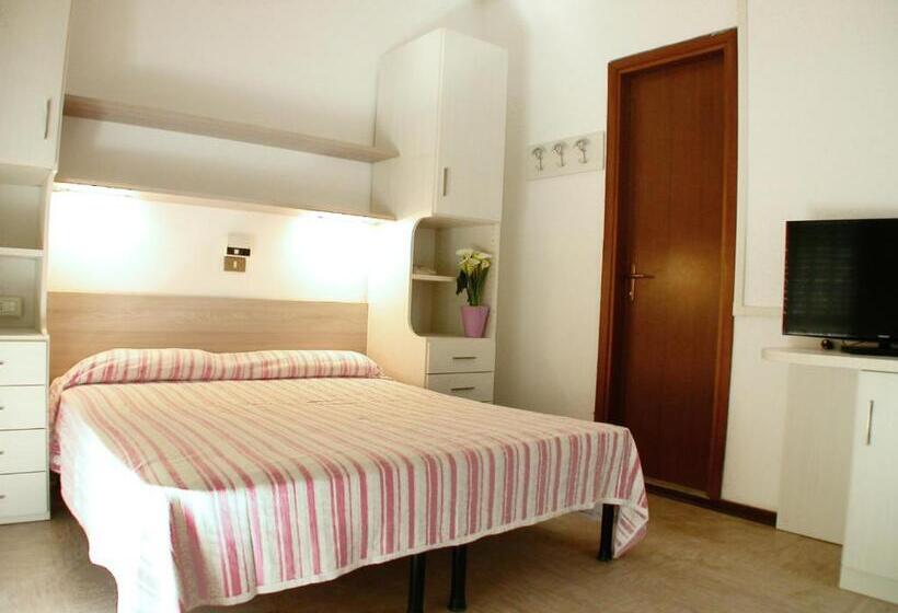 Номер Стандарт Трехместный, Albergo Aquila