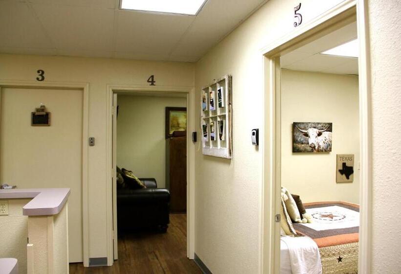 חדר דלוקס, A Place To Stay Rooms
