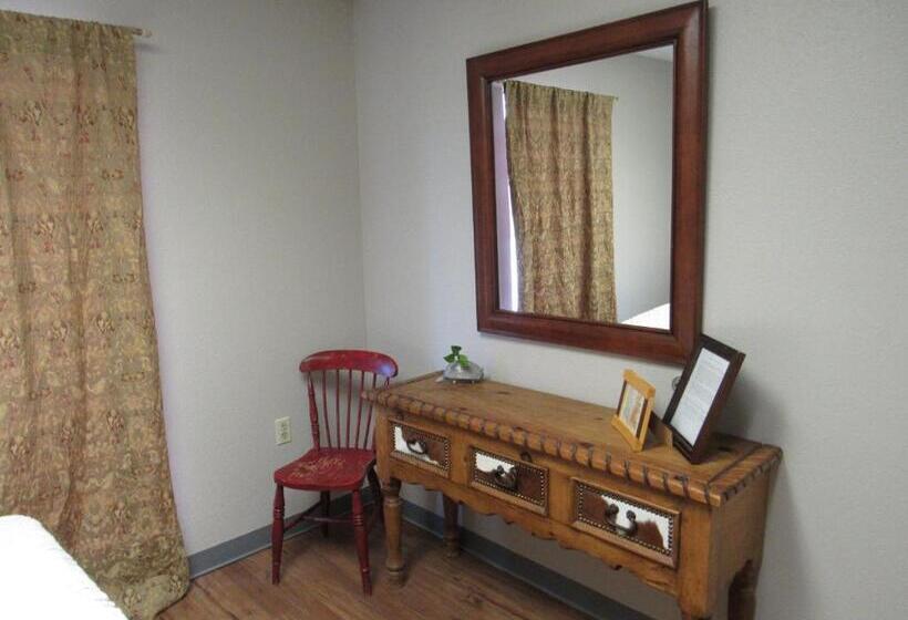 带大床的复式套间, A Place To Stay Rooms