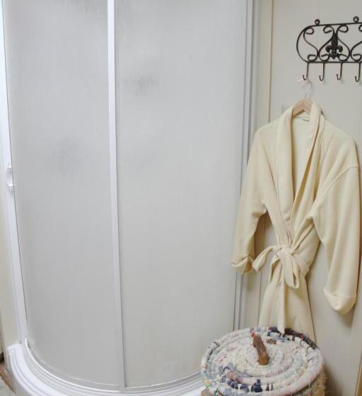 经济房, A Place To Stay Rooms