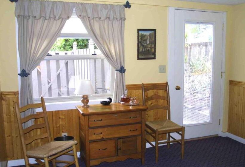 חדר סטנדרט פנימי, Arden Forest Inn