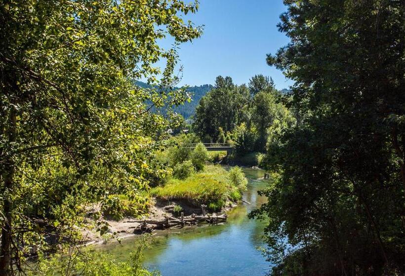 Люкс Вид на Реку, Storybook Riverside Inn