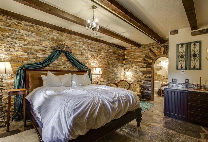 Люкс, Storybook Riverside Inn