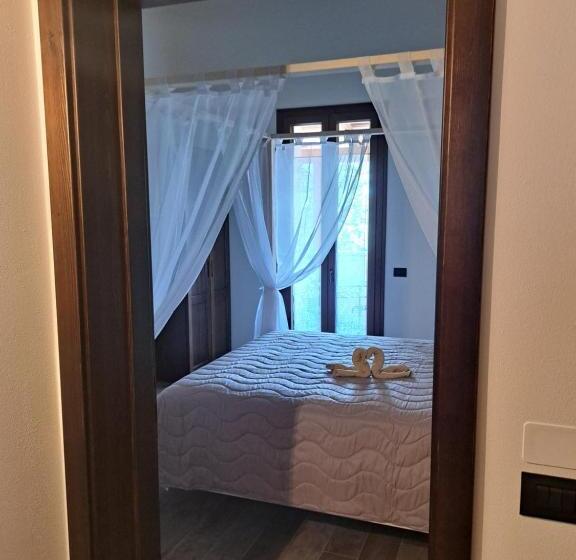 Номер Стандарт Вид на Сад, Bb Da La Mi Ma, Gradara