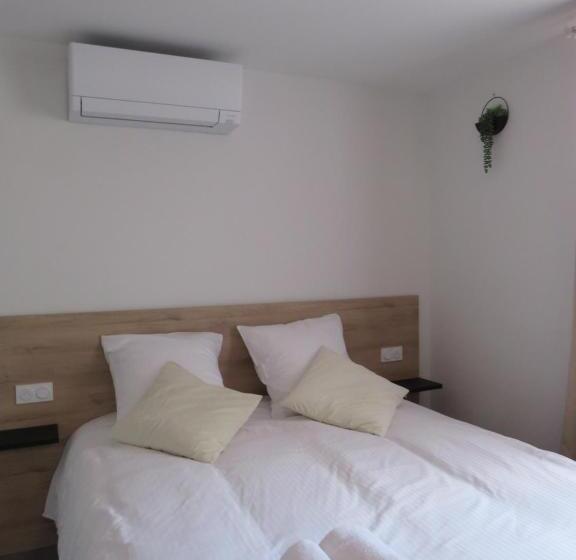 Номер Стандарт, Hôtel Les Jardins De Saulzet