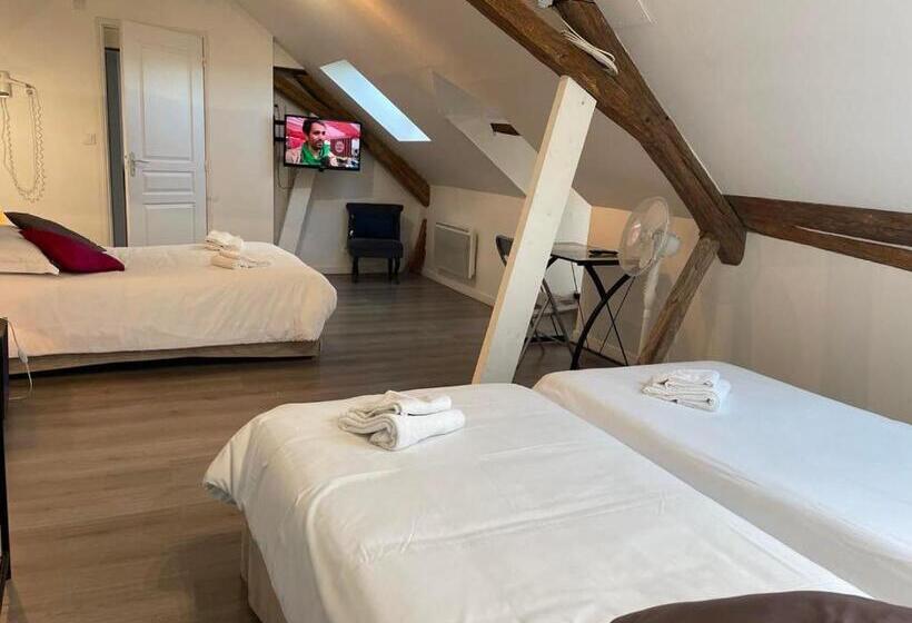 Четырехместный Номер Стандарт, Hôtel Les Trois Lys