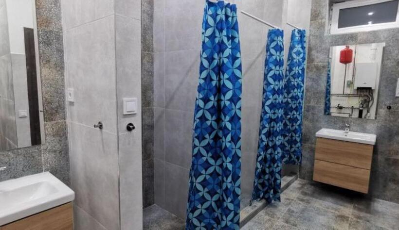 تختخواب در اتاق مشترک, Golya Beds