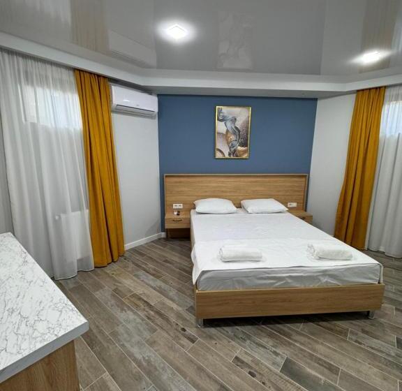اتاق اکونومی, Boutique Adam