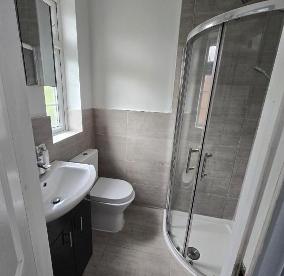 标准间, Room In Guest Room   Limehouse Townhomes Modern Spacious Serviced En Suite Room With A Garden View