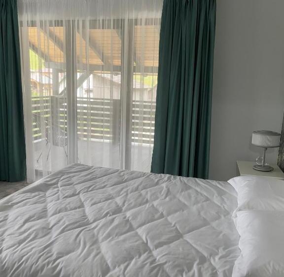 标准间, Dorna Retreat