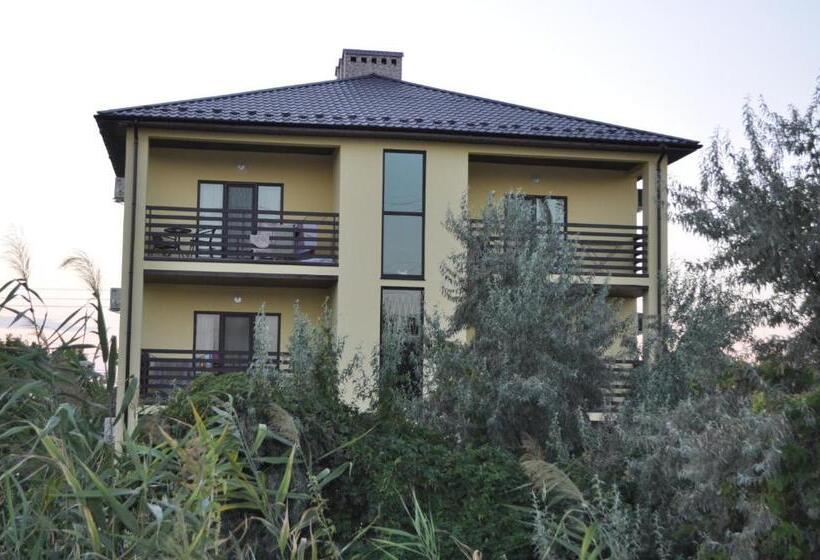 اتاق خانوادگی, Inn Estio